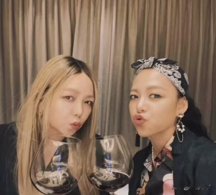 不得不说张惠妹家的基因也太绝了！简直是「全家共用一张脸」的天花板。从张惠妹本人，