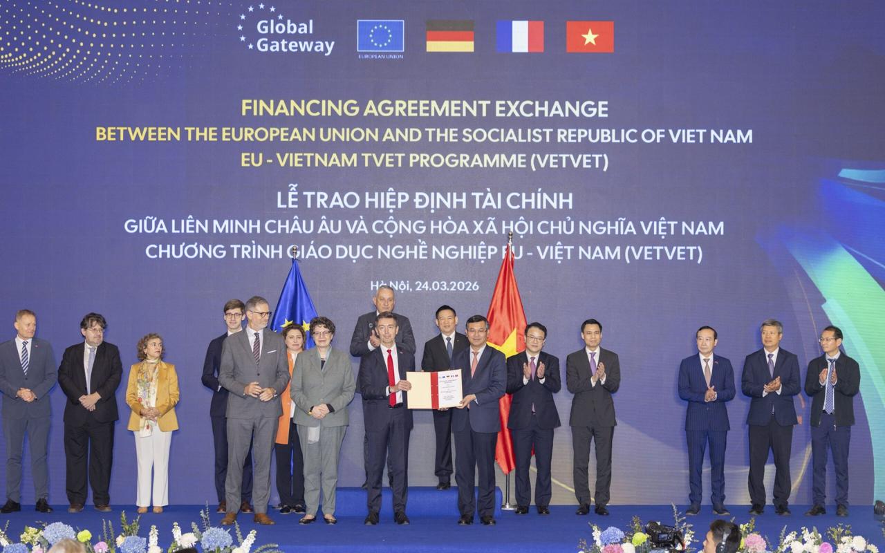 别太上头
越南这几年在大国之间来回周旋，已经不是一次两次了。今天坐中国高铁，明天