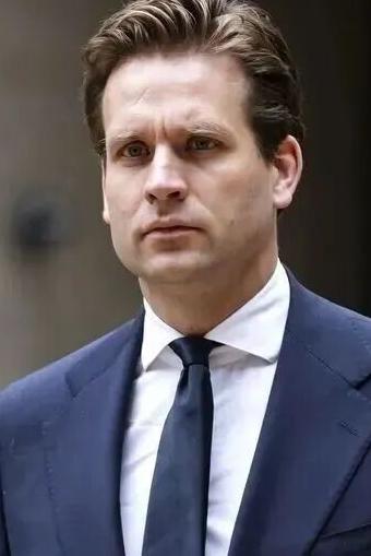 直至如今，荷兰官员依旧死鸭子嘴硬。
11月13日，荷兰经济大臣卡雷曼斯接受英国《