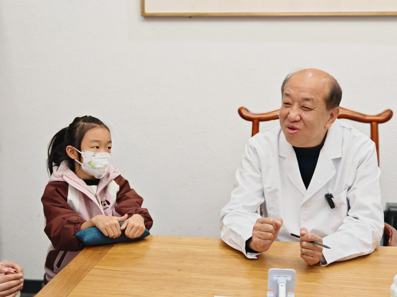 多动症，从小学拖到高中！到底该怎么治疗？
我是中医孟牛安主任，深耕儿科四十余年，