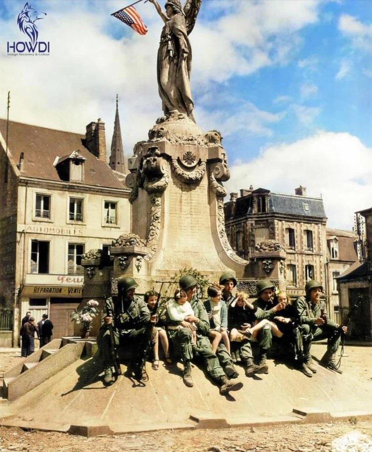 1944年6月，在攻占法国卡朗唐（Carentan）镇后，第101空降师的伞兵们