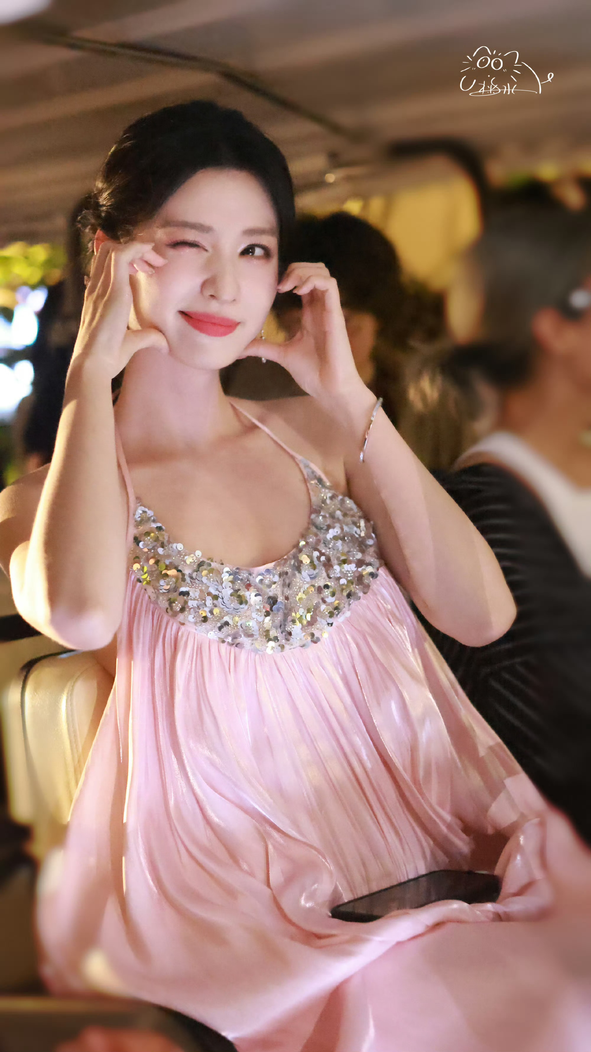 王楚然💗～粉粉亮晶晶[爱慕]王楚然回复钉钉消息 ​​​