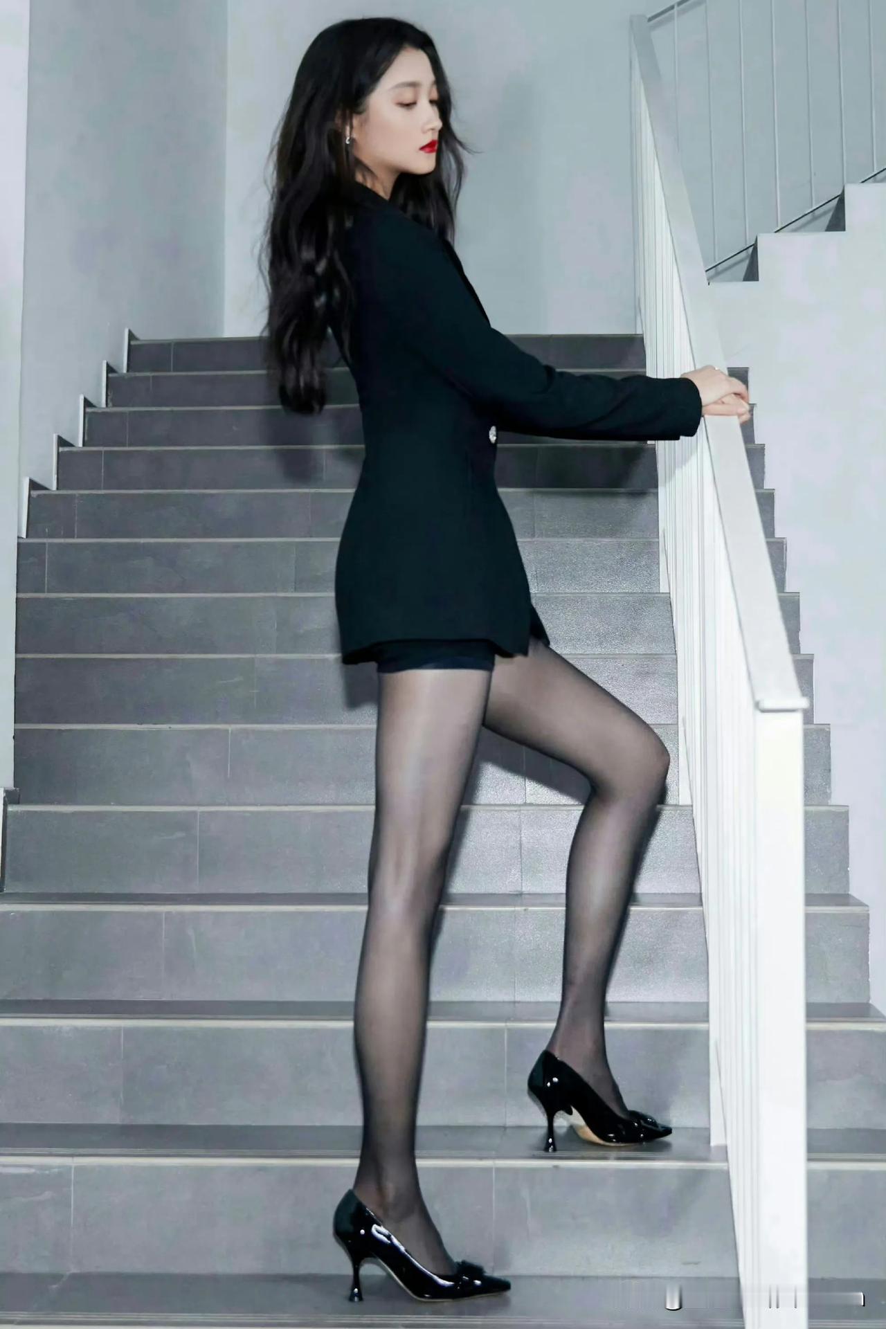 都说关晓彤腿型很好看是真的吗？