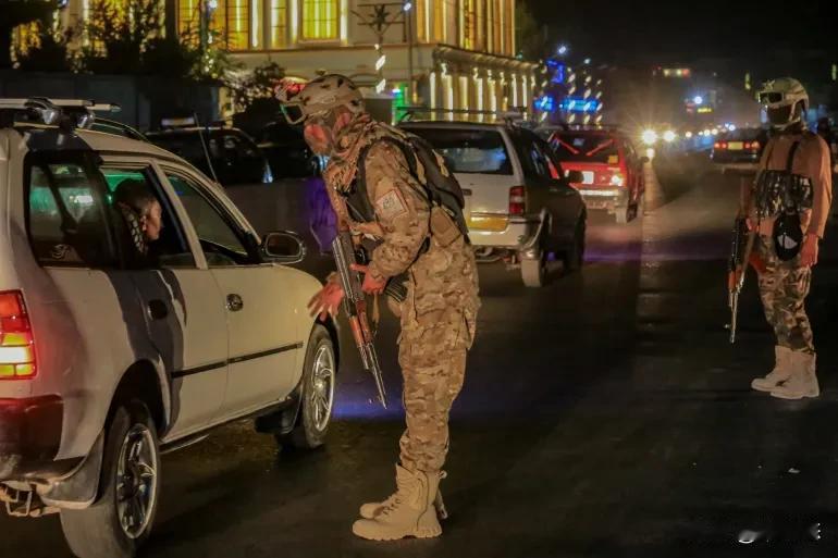 巴阿边境冲突急剧升级 巴基斯坦跨境空袭重创阿富汗塔利班据点
 
当地时间2月26