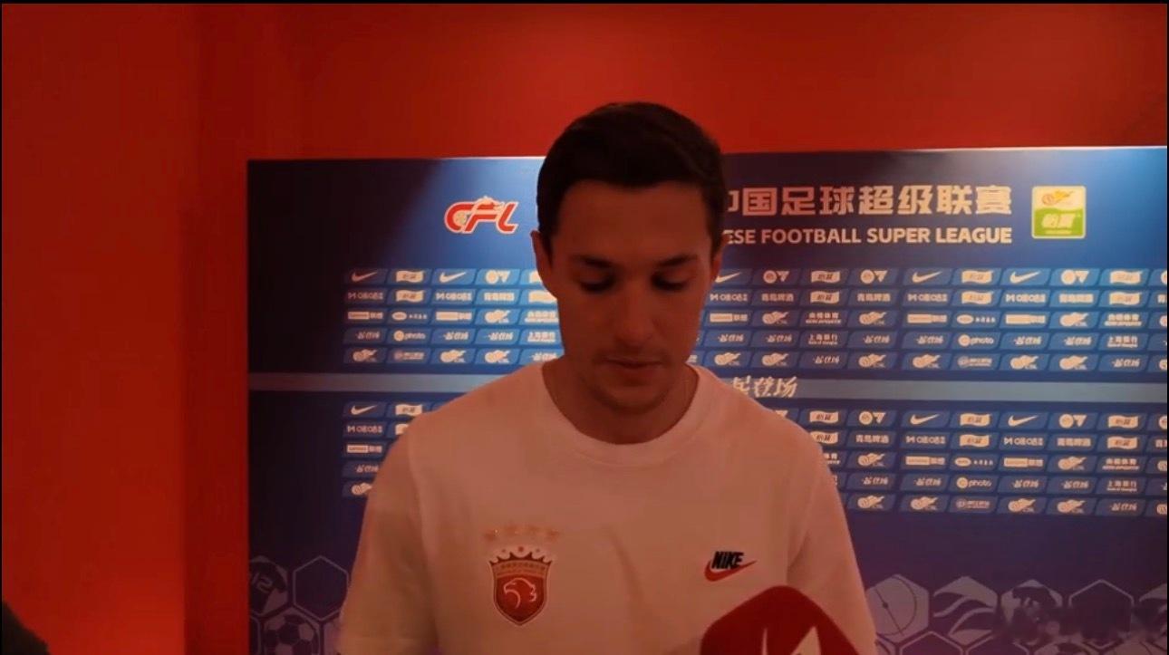 ✨完赛后维塔尔获评本场最佳🎙️赛后混采区—维塔尔Q：连续第二场进球有什么感受？