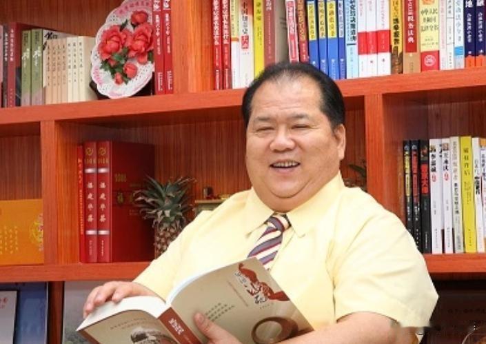 晋江籍名人录(121)一一李春兴
李春兴，1954年出生，，福建晋江人，福建凤竹