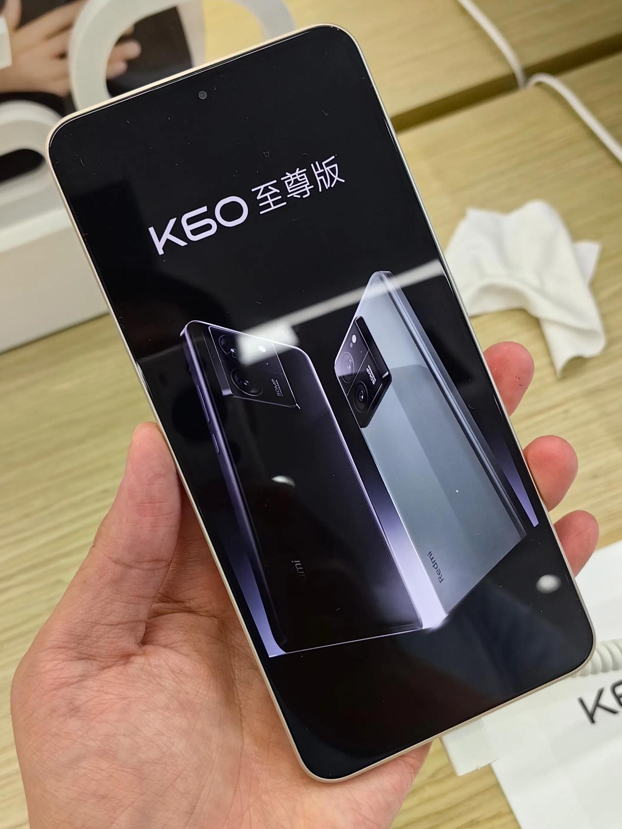 上手K60至尊版的那一刻才真正明白卢伟冰的用心良苦，这绝对是现阶段2000价位段