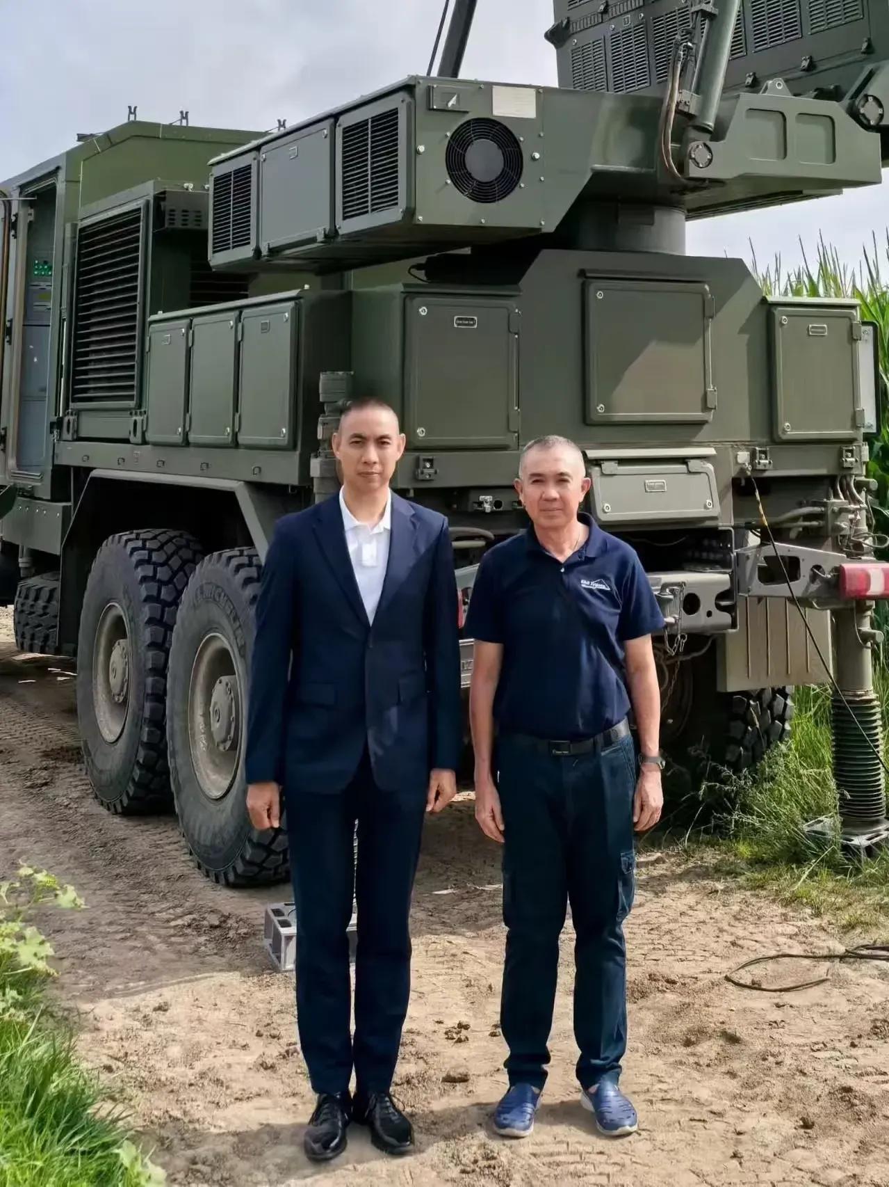 洪森这次是犯了众怒了，前脚美国允许泰国使用F16轰炸柬埔寨，后脚泰国陆军代表团紧