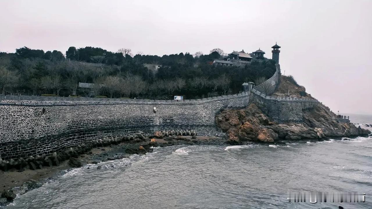 在热门旅游地，因游客众多酒店供不应求，价格随之上涨，所以酒店价格确实能反映当地旅