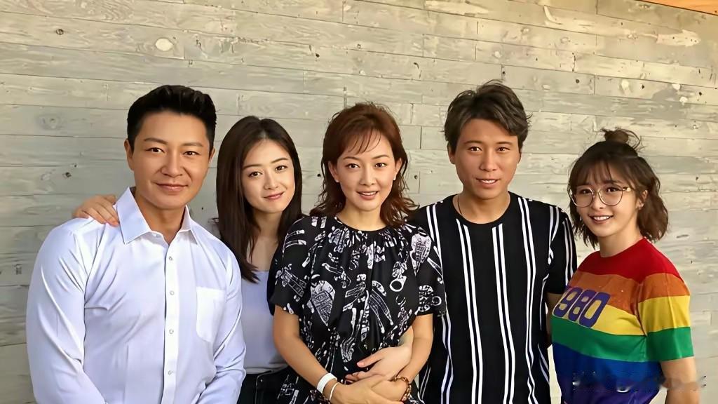 李乃文、牛莉、蒋欣青涩模样惹人回忆。当年李乃文肤色偏黑，长相不算惊艳，但是自带辨