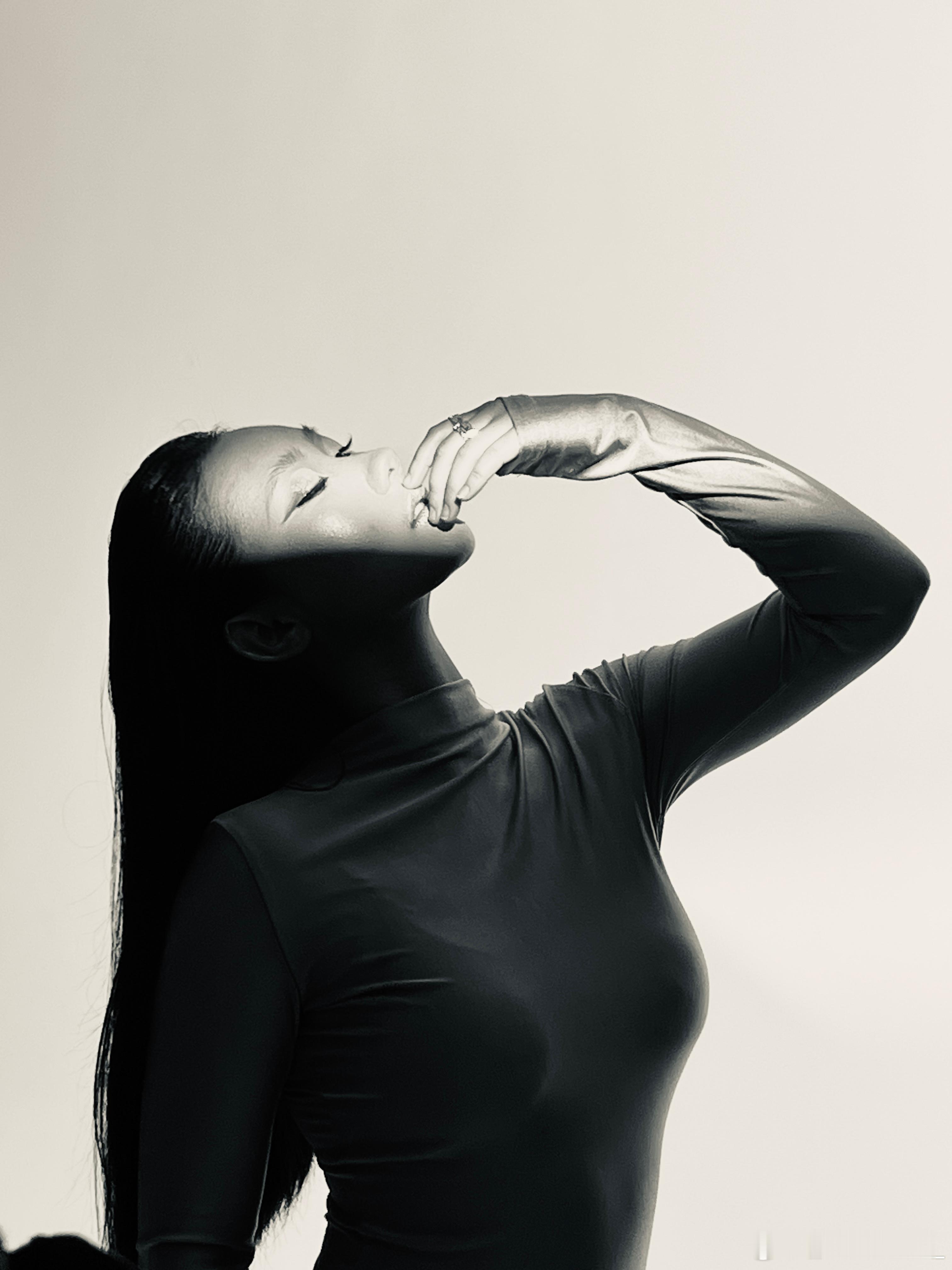 痛苦是私人订制的秤 谁的砝码都不通用 