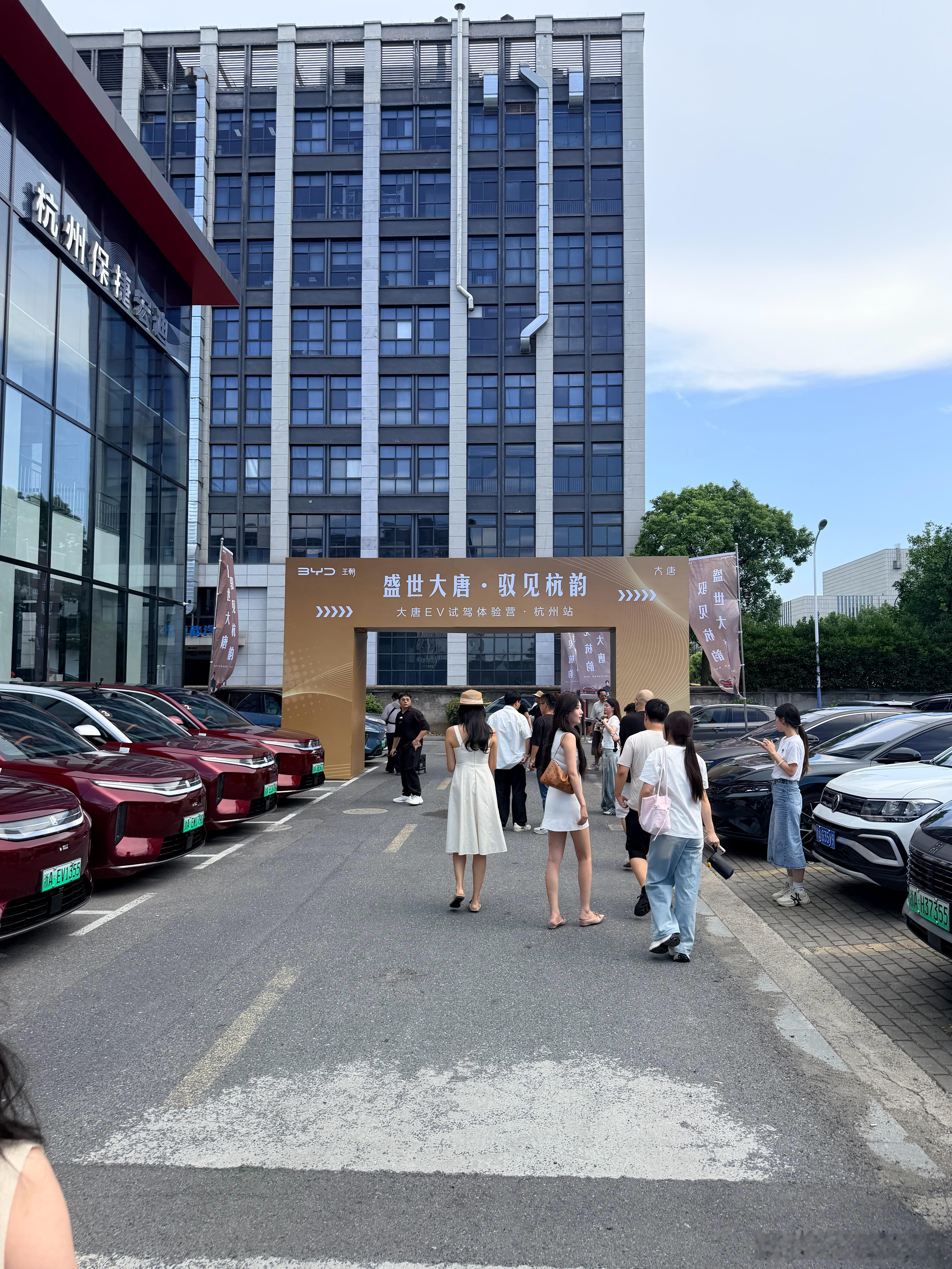 比亚迪大唐目前产能1.1W一个月的节拍，8月可以冲刺2万每月的交付，然后差不多能