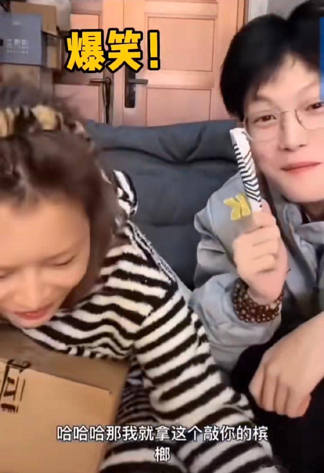 网友称顾茜茜直播口无遮拦  顾茜茜直播动作  疯狂炫富，面对质疑还恶语相向，直播