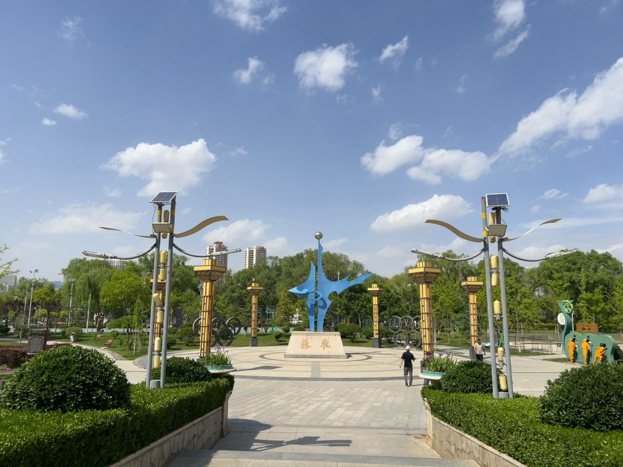 你觉得今天兰州的天空怎么样？，
让我们一起来享受初夏的温暖和天空。