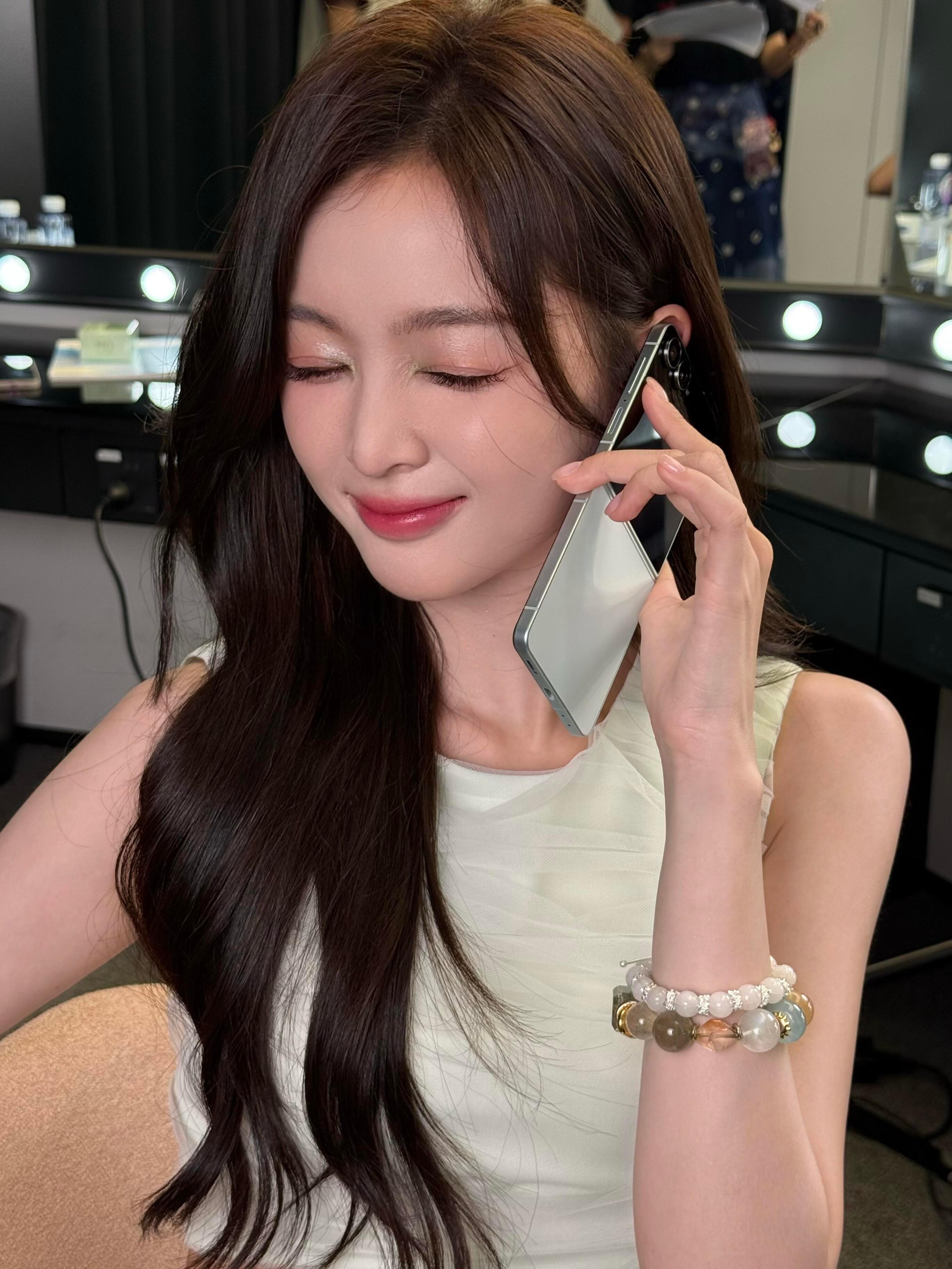 吴宣仪wxy吴宣仪演唱会 化妆师发的吴选美图存一个​​​