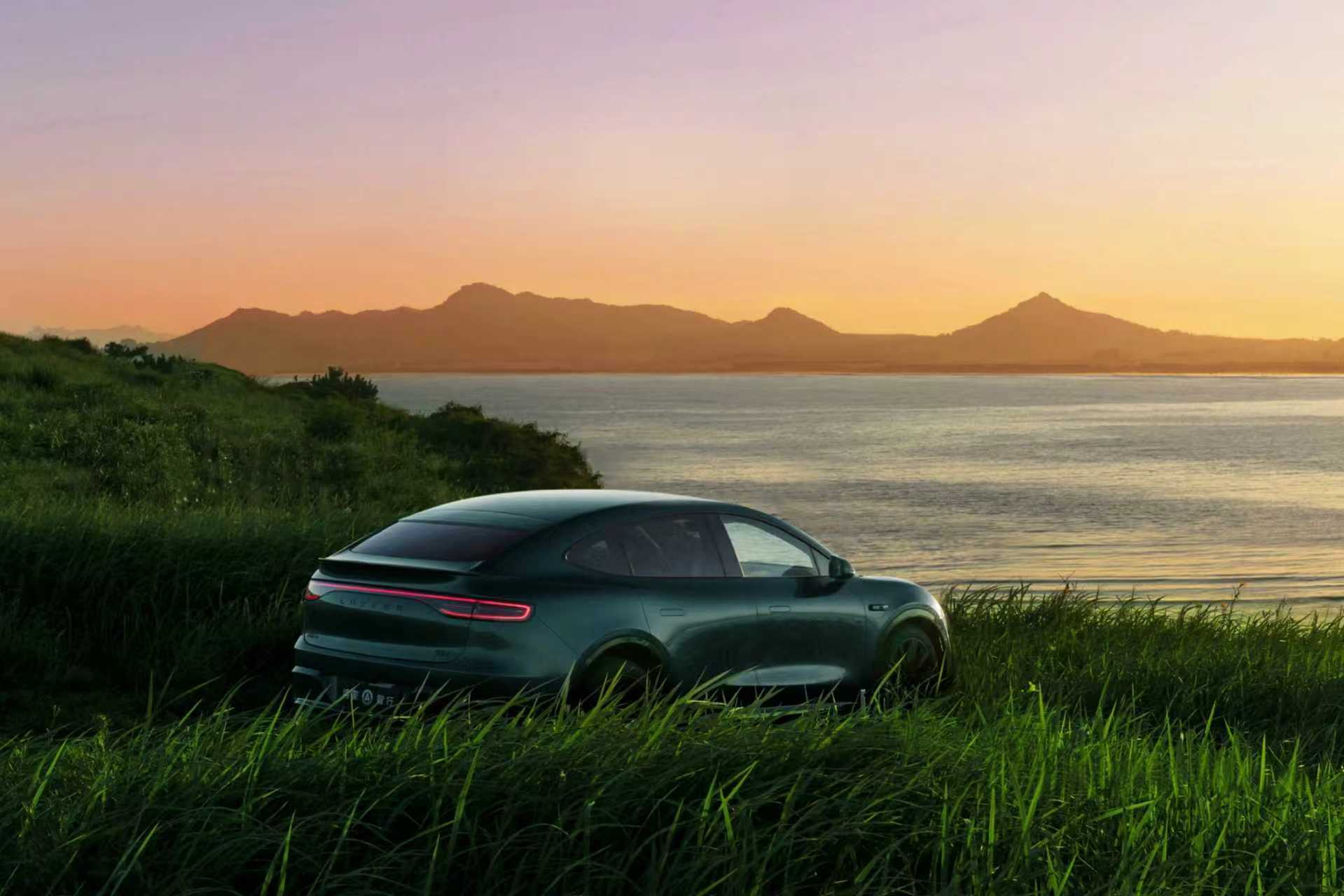 日常长时间试驾智界R7，不得不说这款轿跑SUV的综合表现很合心意。颜值氛围感拉满