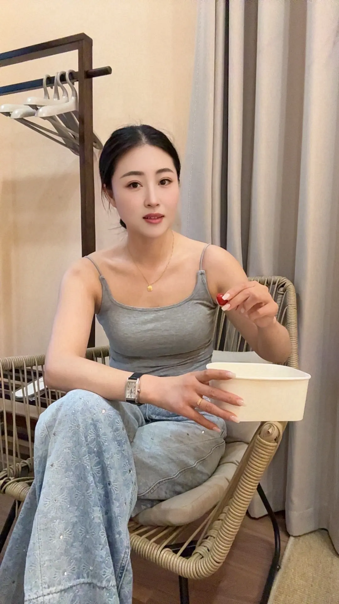 “你的心神又乱了 该出去走走了 去找解药 去找自己”