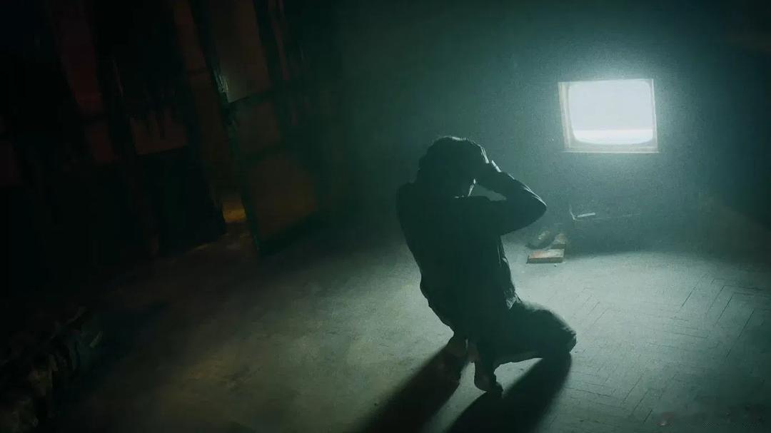 把重返寂静岭当爱情片就看懂了 评价这部作品别只盯着恐怖感！它只是其中一个维度，绝