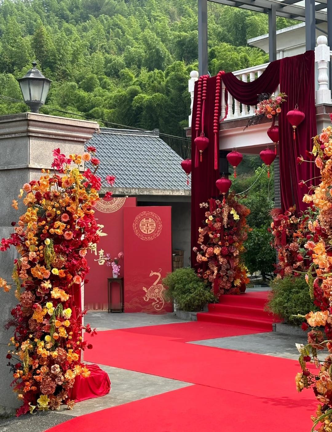 从来没见过这么蠢的新娘
今天去参加一个朋友儿子的婚礼
没想到到了交换戒指的环节