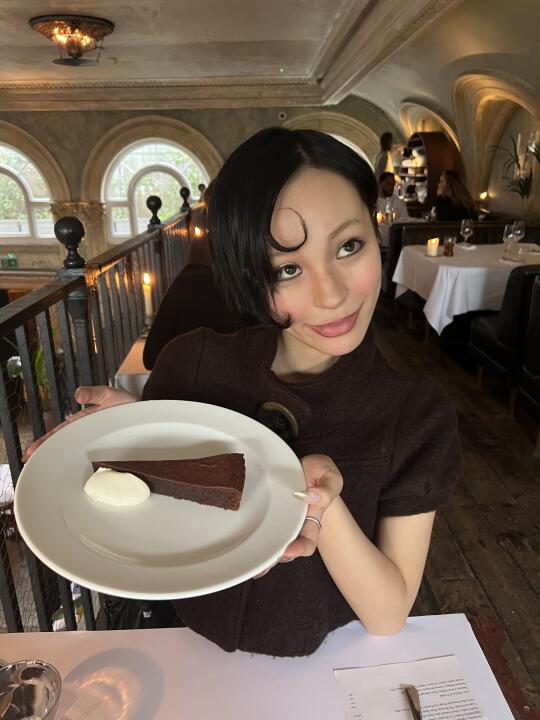 一块巧克力蛋糕