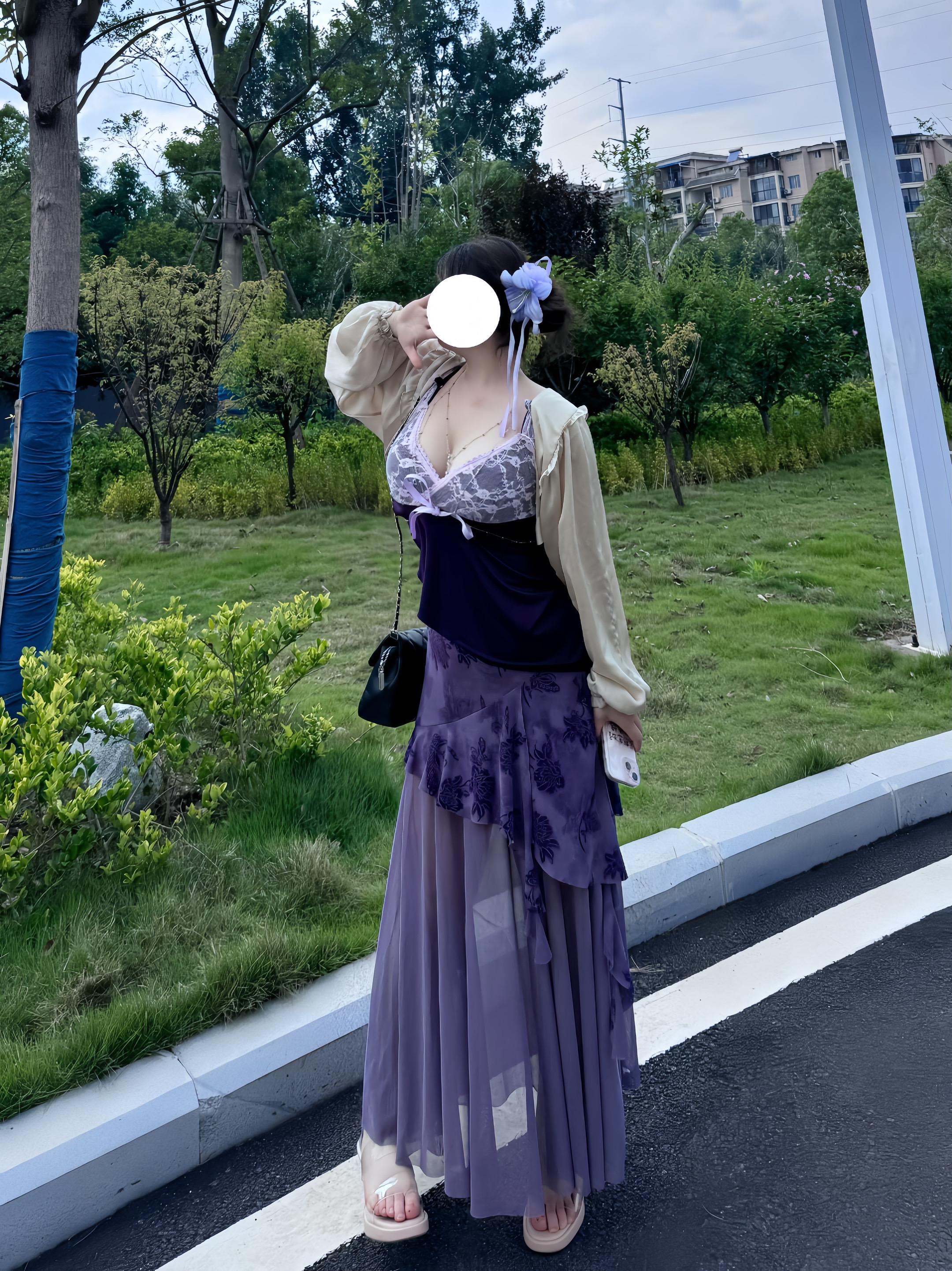 你是我见一个爱一个里最爱的那一个。