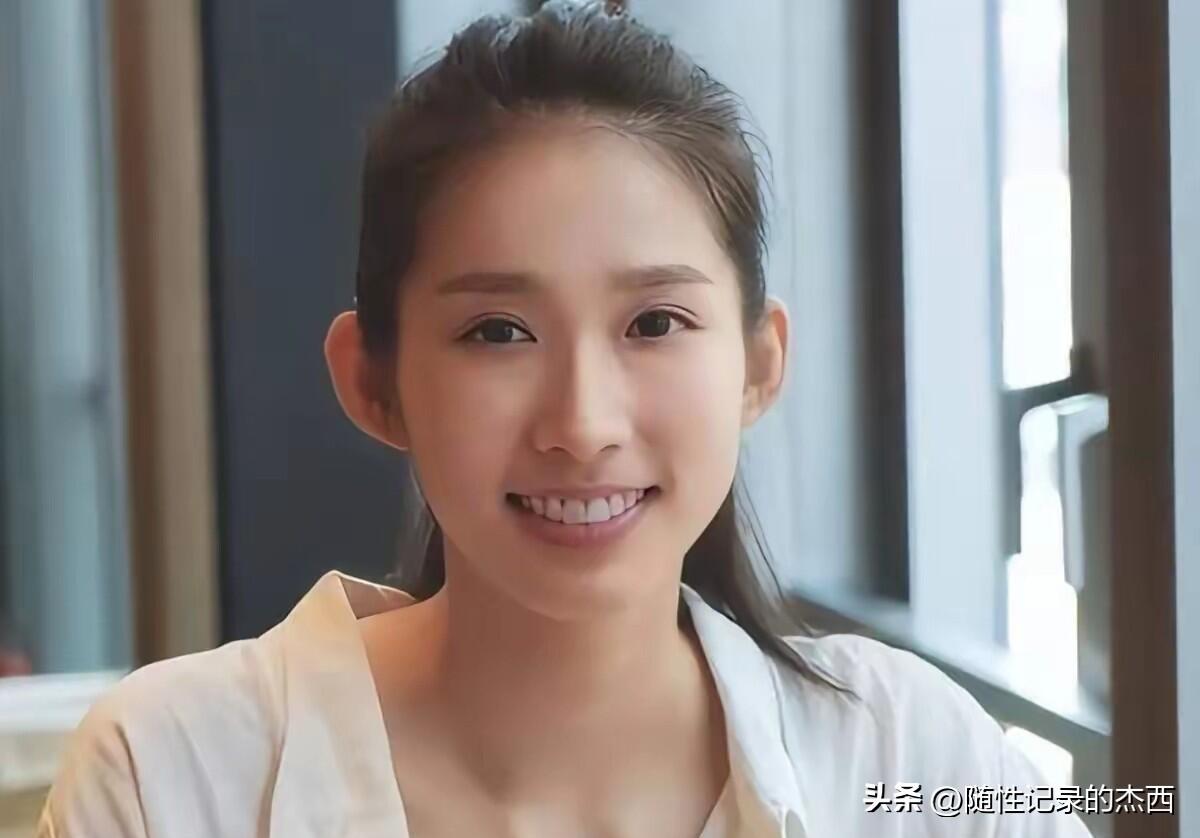 击剑运动员江旻憓长得好漂亮，拥有178的高挑身材，几乎素颜状态都是这么迷人，可想