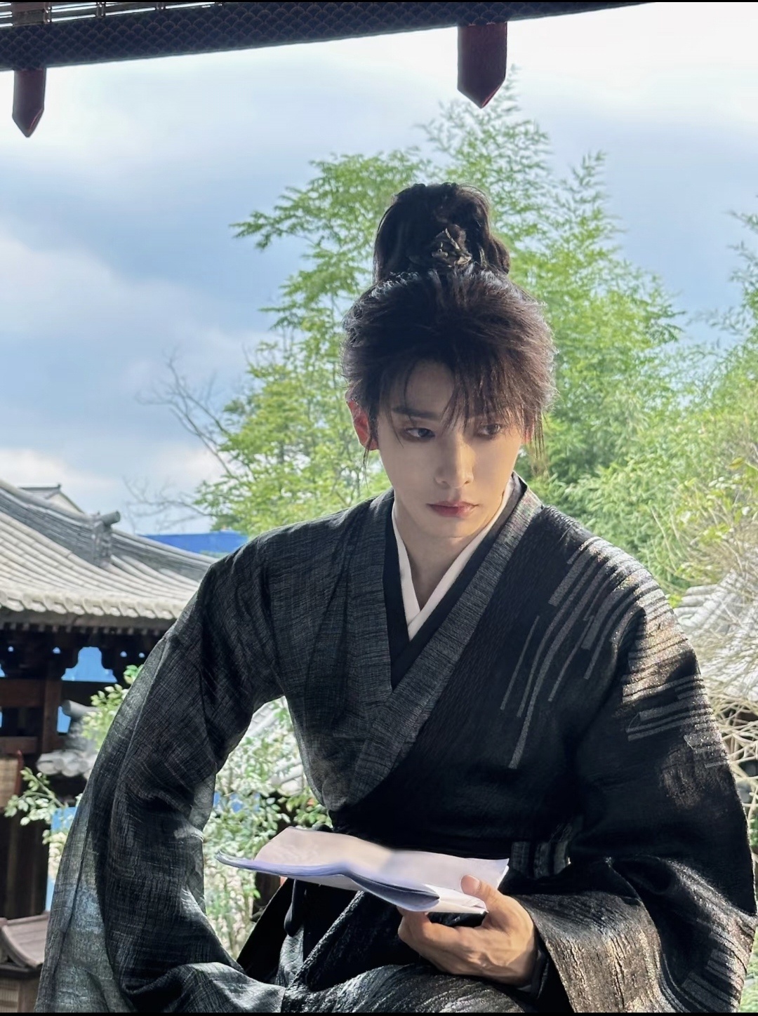 真的期待彭昱畅的古装剧【万古最强宗】了！剧情：   现代人君常笑（彭昱畅 饰）魂