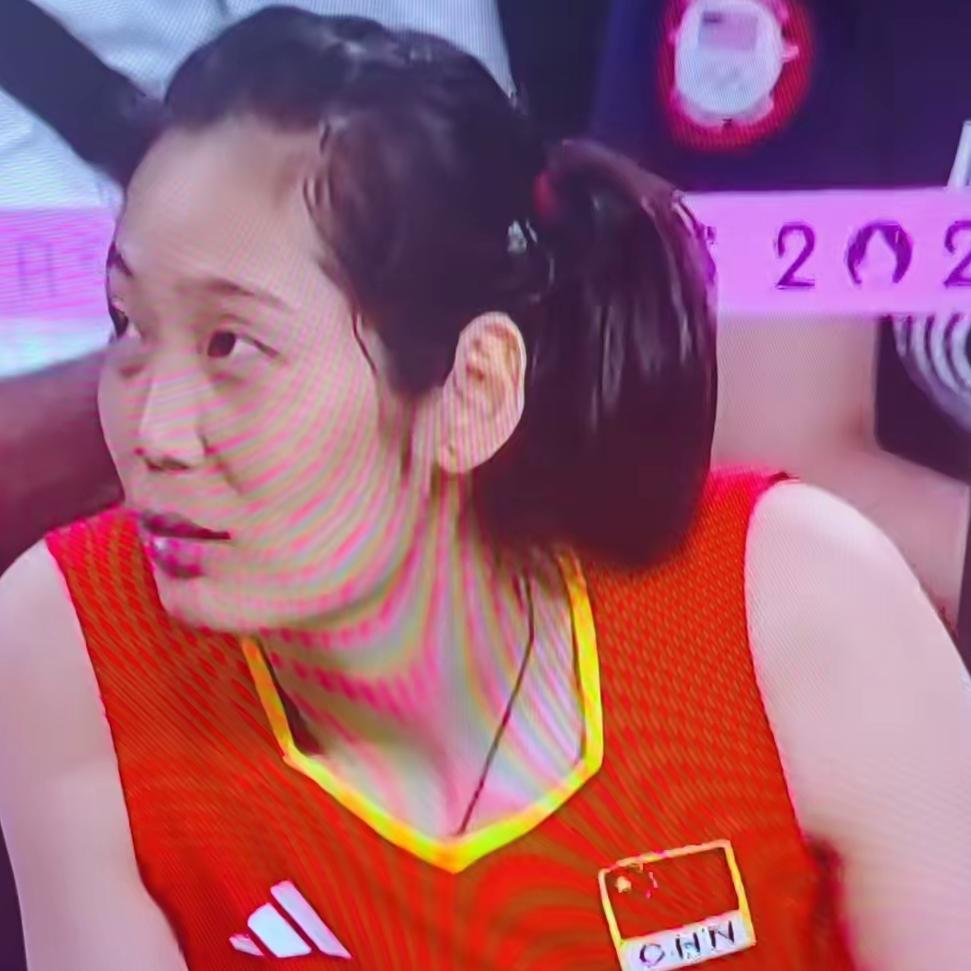 信不信由你，河南女排原先不算强队，可朱婷一加入，关注度直接盖过所有强队，实力也涨
