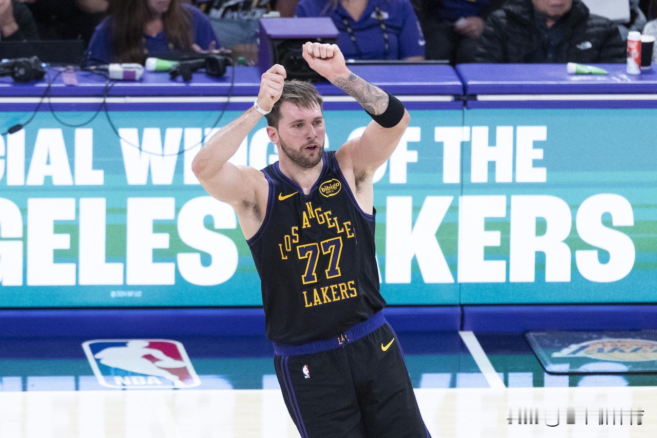 东契奇第一节24分，一看湖人还落后快船1分！
今天是湖人和快船之间的同城德比。第