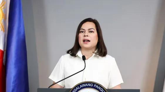 在证据链出现缺口的情况下，法官允许莎拉弹劾案继续推进，是法律程序、宪政规则、现实