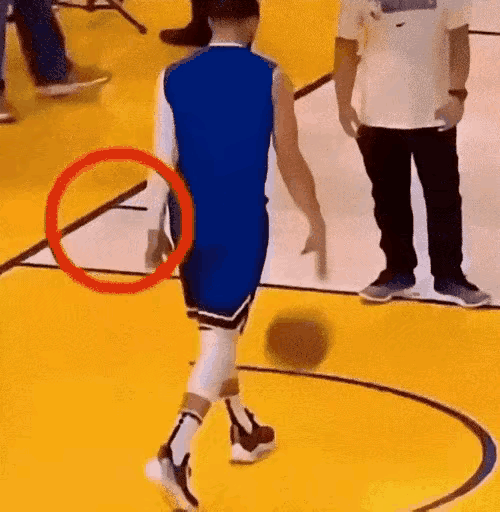 NBA 不要怀疑库里的球感，这块地板绝对有问题！库里6犯离场