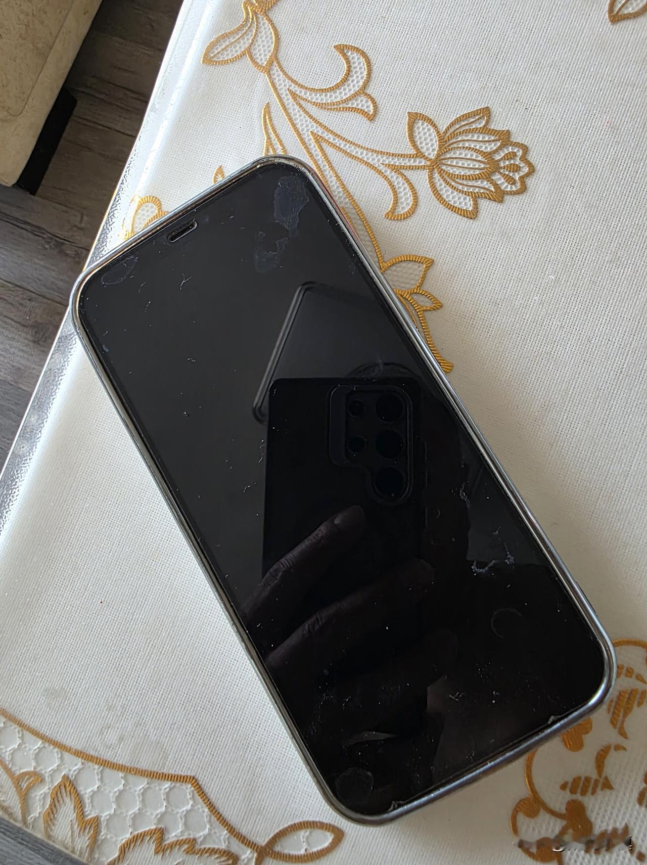 被一个数据惊住了，一周竟然用这么长时间的手机……

每周一，手机会发送使用周报，