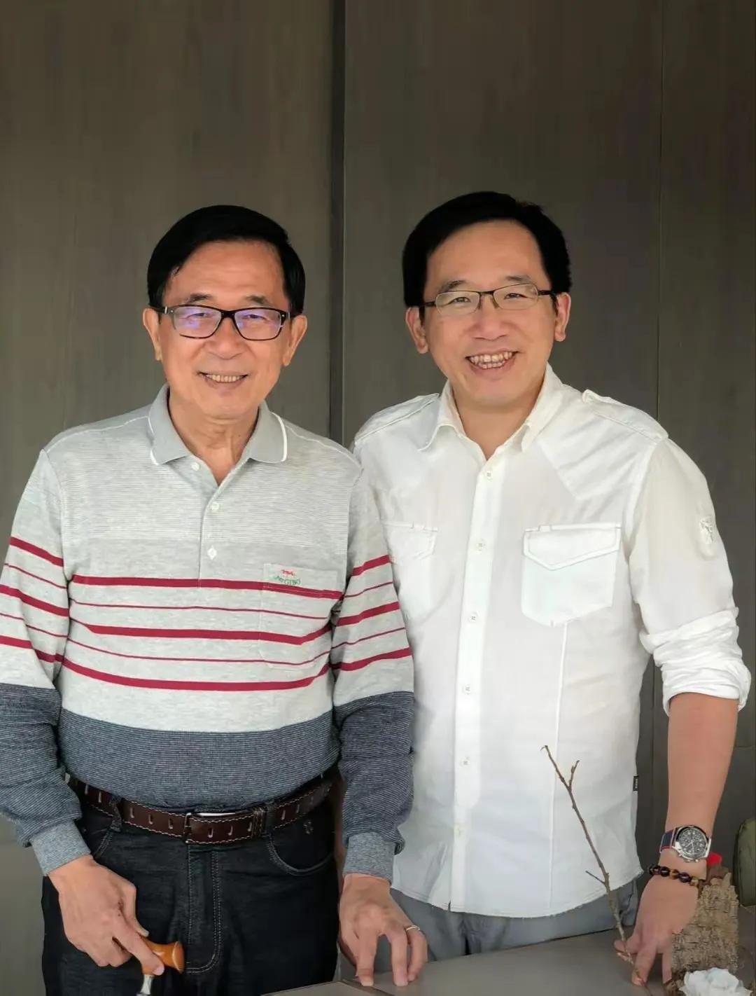 这是台湾省的陈水扁父子，有其父必有其子，老子反动儿滚蛋。
      陈水扁的儿