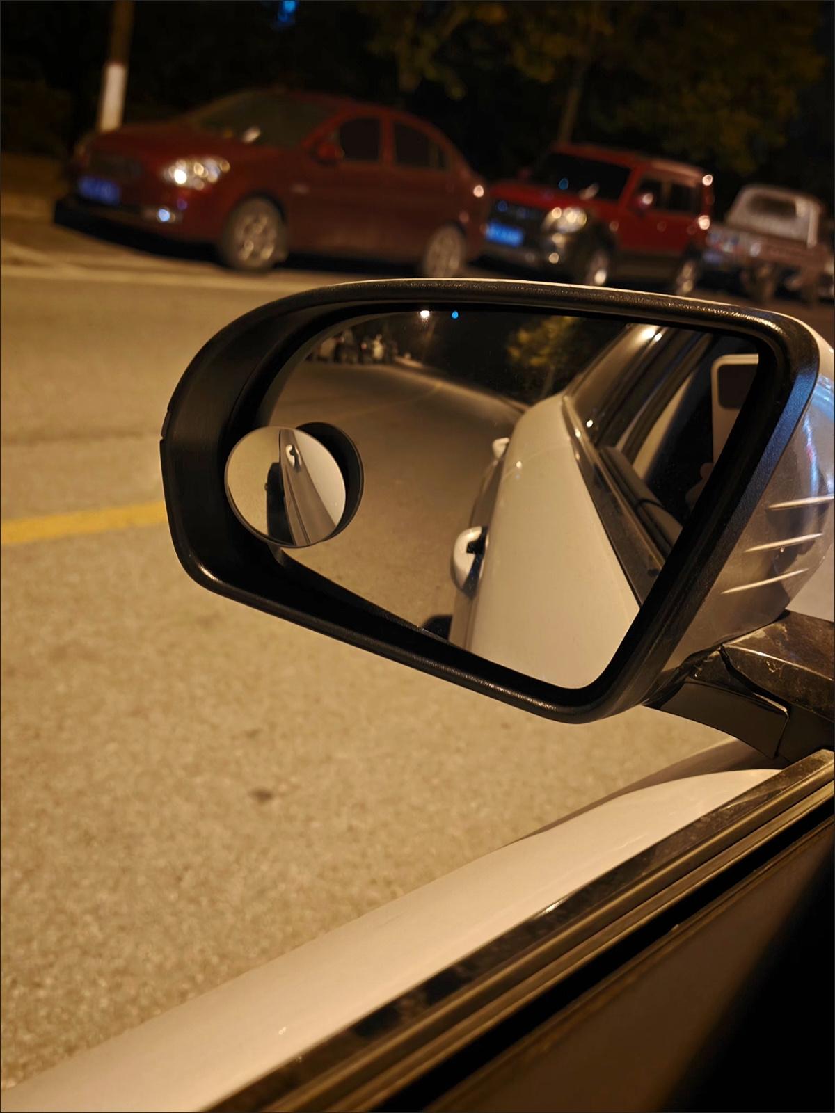 这个十几块的小圆镜，治好了我的停车恐惧症
刚拿驾照那会儿，每次侧方停车都像考科目