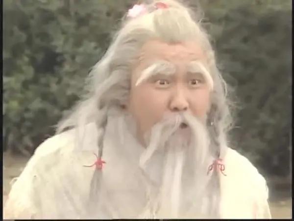 谁能想到，荧幕上一辈子逍遥自在、无忧无虑的老顽童周伯通，现实里晚年却独坐护老院轮