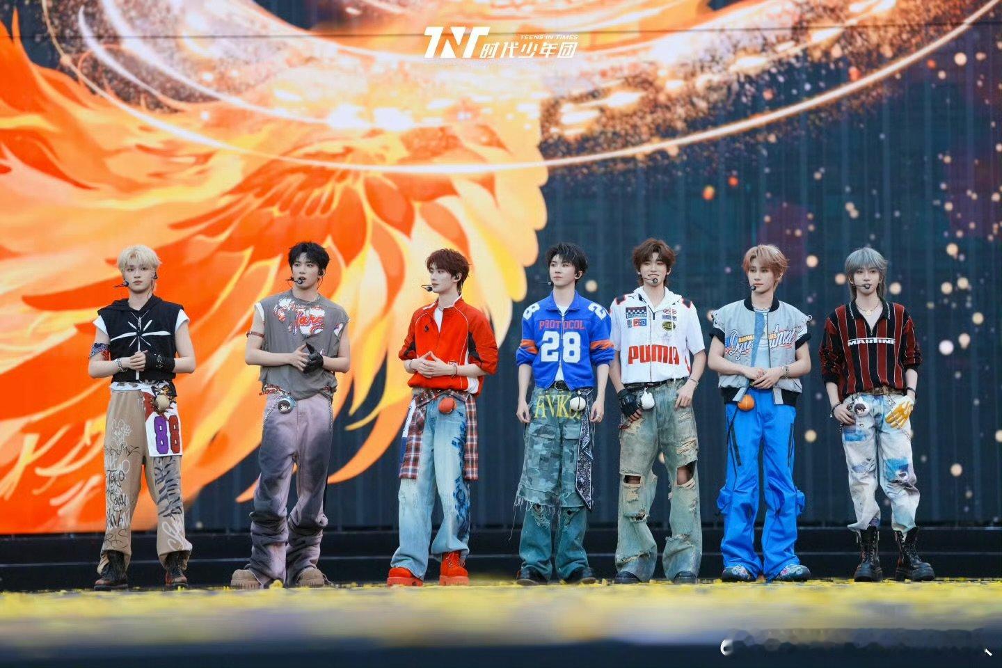 时代少年团跨越2025  时代少年团全员年度寄语，一起跨越2025年，真的会期待