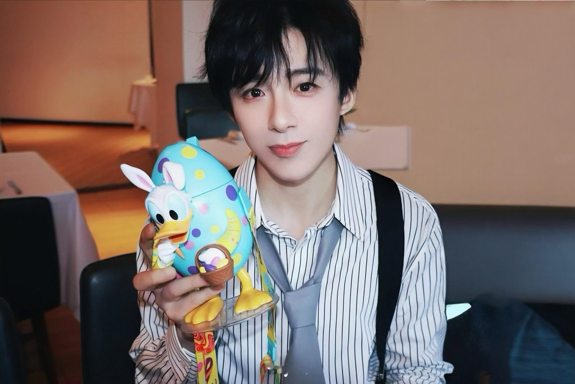 摩登兄弟  谁看了不说刘宇宁直播是快乐源泉！唱歌、粤语模仿、角色即兴演样样在线，