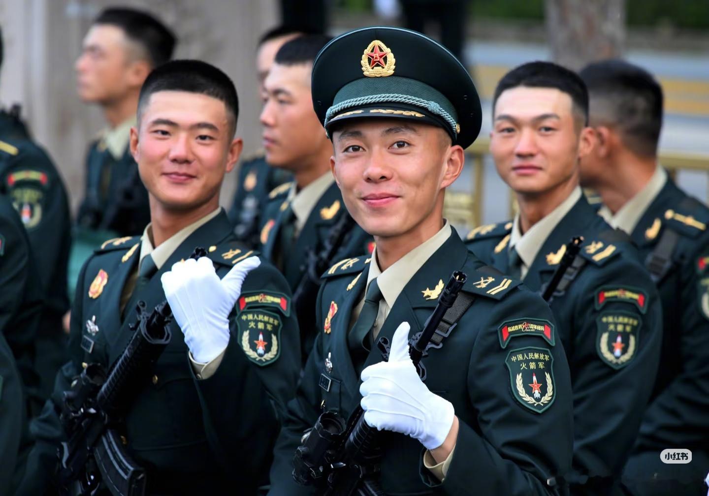 九三盛大阅兵眼中有光，神采飞扬，期待亮相！国庆阅兵 这才是真正的国泰民安脸 ​​