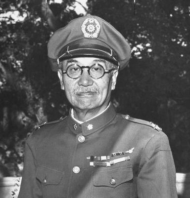 1936年，红军刚到陕北，满打满算1.7万人，黄河对岸就是阎锡山的天下。阎老西手
