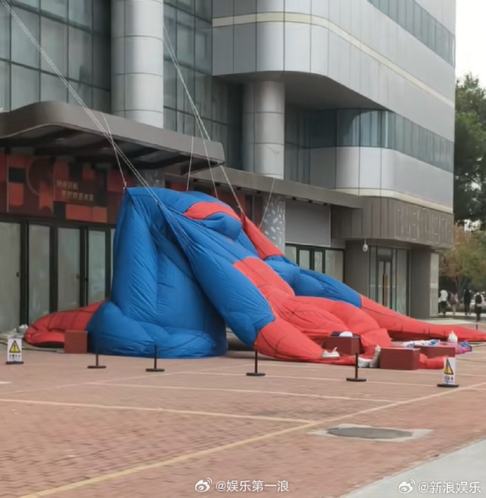 夏天上班我就这样蜘蛛侠变成失败的man了 上一秒：Spiderman！！！下一秒
