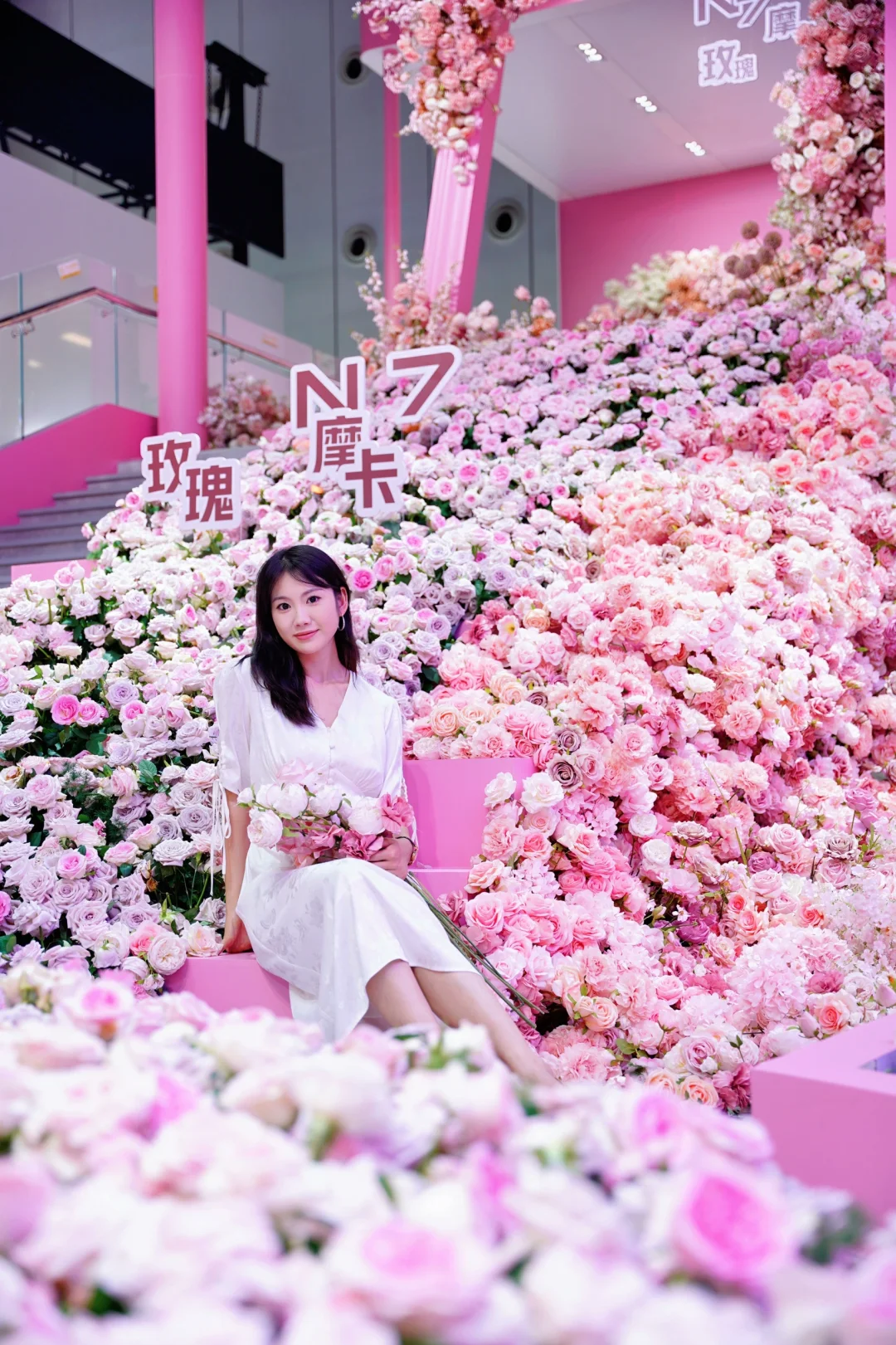 玫瑰花海！我愿称之为成都车展最出片的地方