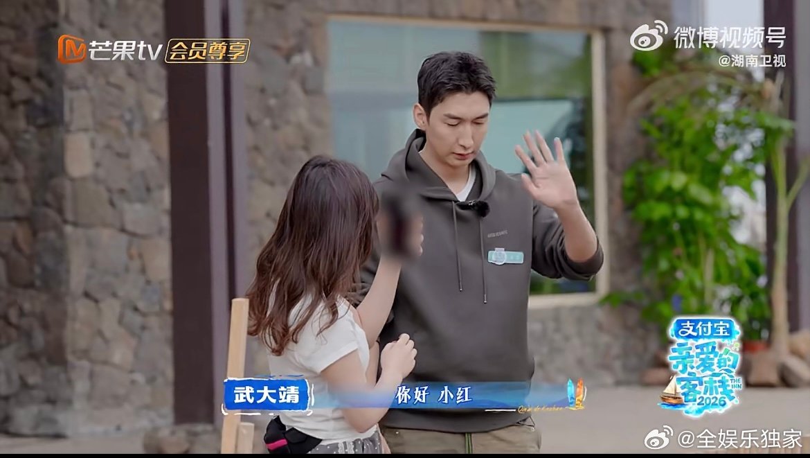 没睡醒的全红婵被迫营业张家齐叫全红婵宝宝 看到新鲜事第一时间分享，还温柔呼唤宝宝