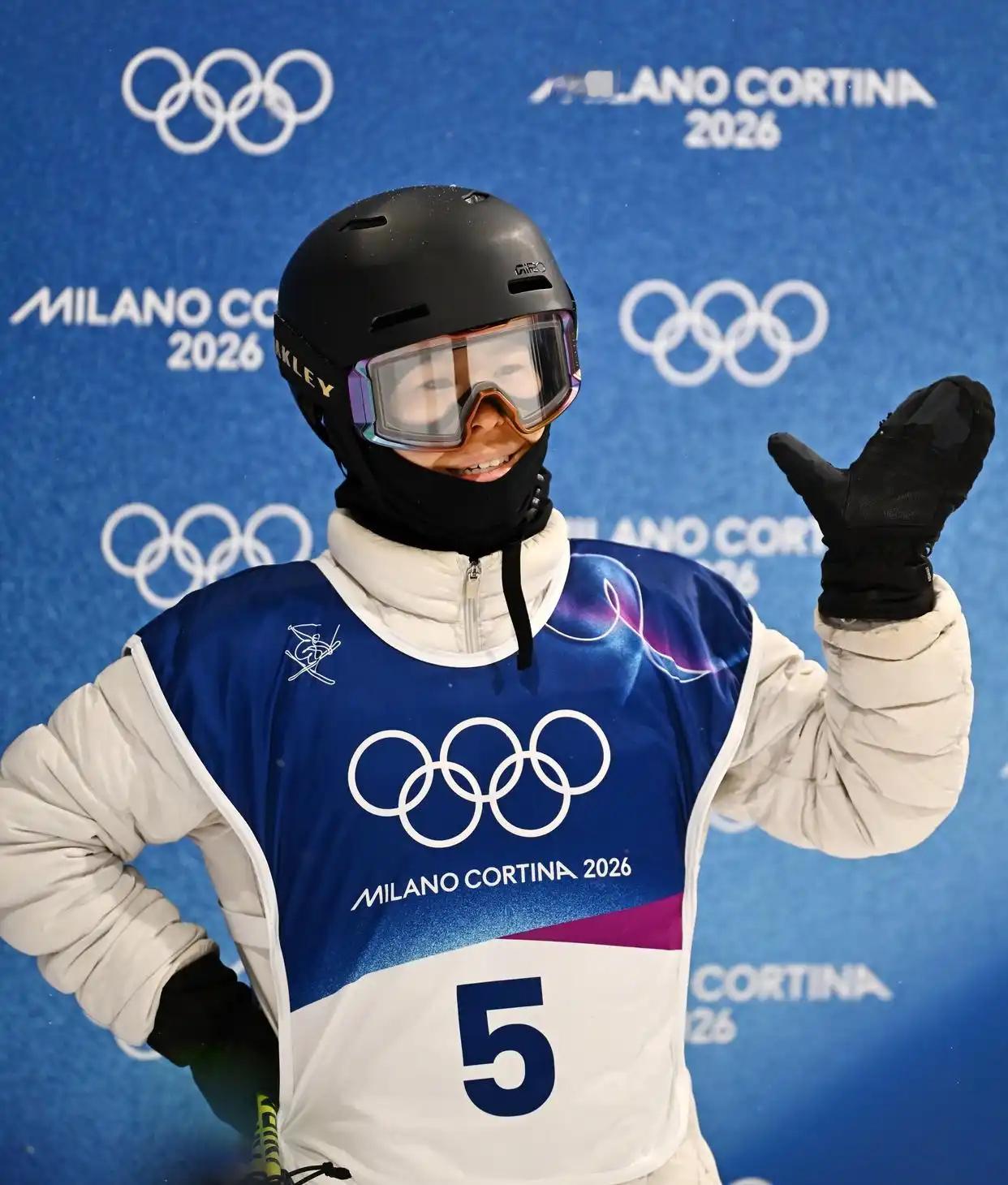 米兰冬奥会自由式滑雪女子U型场地技巧资格赛结束，参赛的李方慧、谷爱凌、张可欣、刘