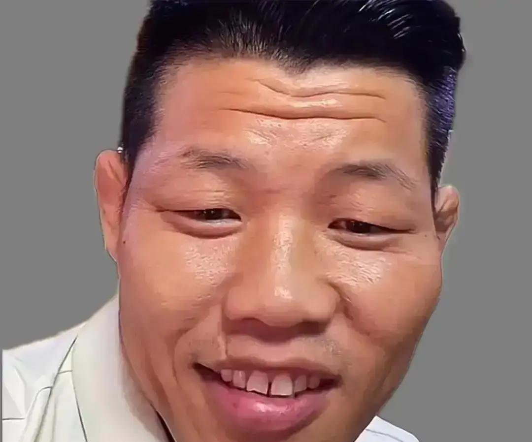 别信那230万。李景亮在UFC打一场，骨头快打裂，实际到手不到70万。
 
UF