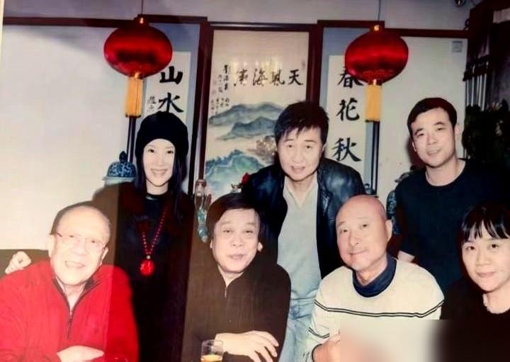 赵忠祥，一生风光，会客厅里高朋满座，可5亿遗产，他一分没给妻儿，全砸给了孙子。