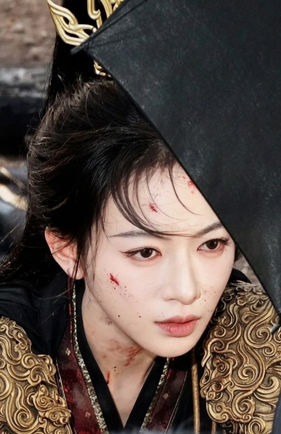 1.吴谨言 深度接触古装剧《刀笔娘子》之前定的女主李一桐因与公司合约即将到期，换