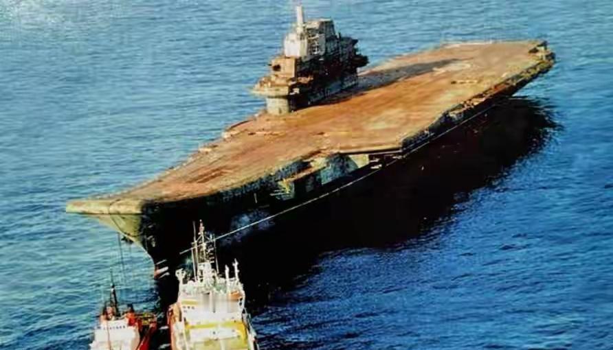 当年英国就是为了霸占苏伊士运河，惨遭失败，从此以后，日渐衰落，成为日不落帝国衰败