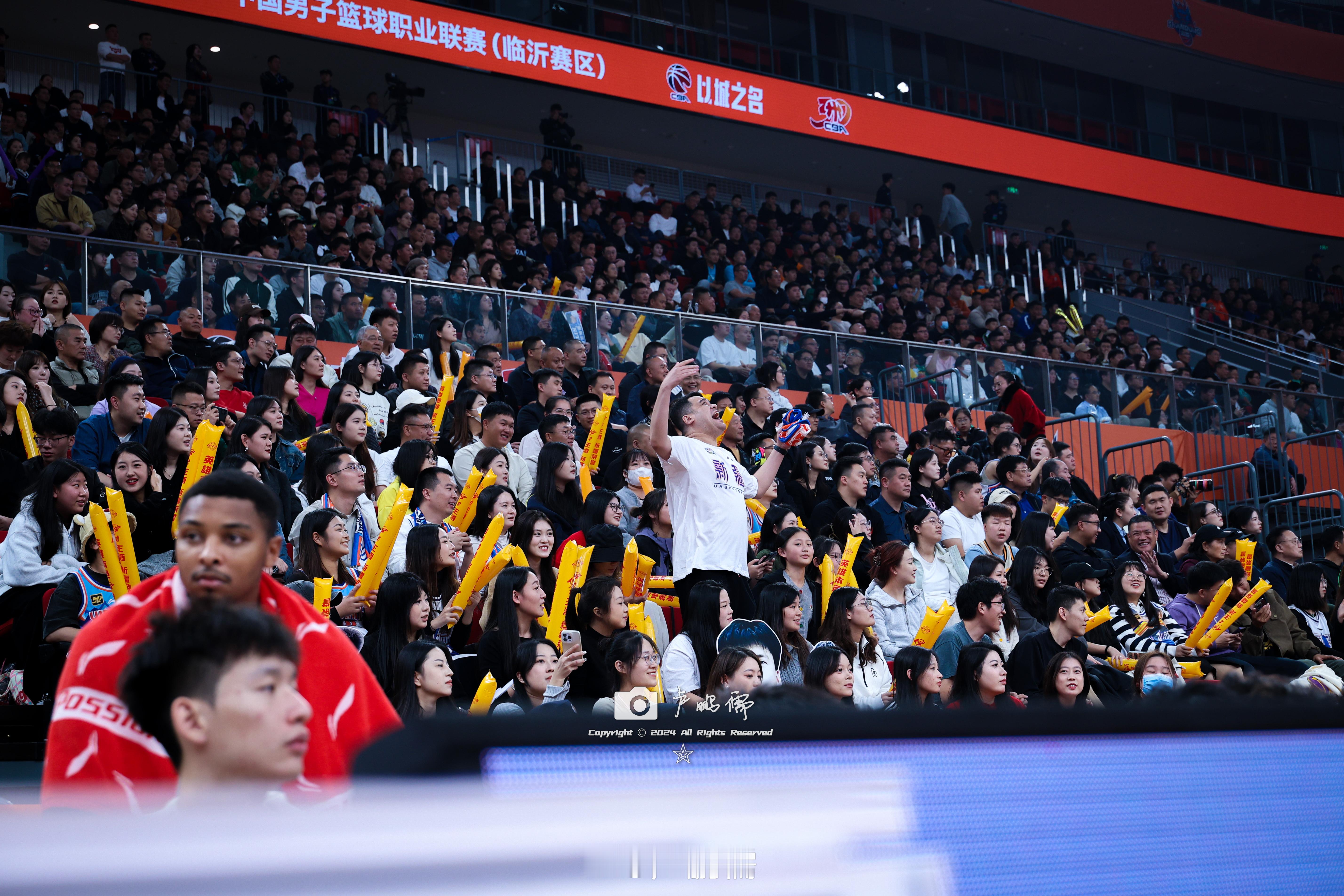 快来找找现场呐喊助威的你在哪里👀晚安💤#cba30年有你有我##新疆男篮##