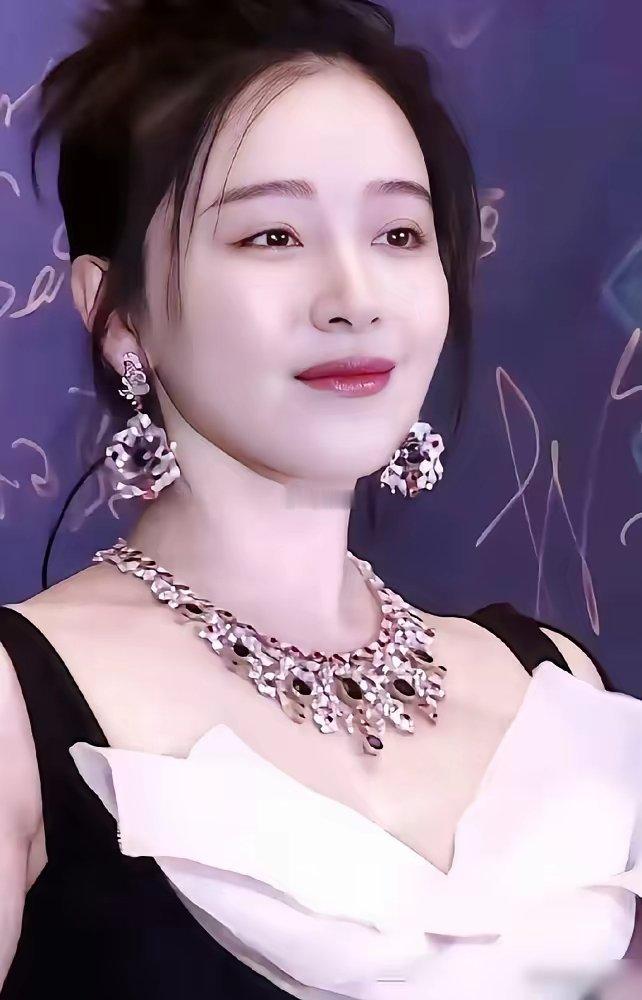 阚清子的感情观真的太清醒了！经历过一段轰轰烈烈的恋情后，她没有对爱情失望，反而更