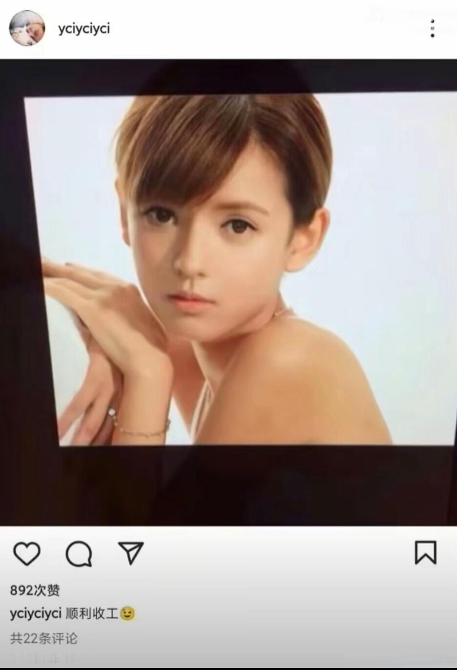 你说人怎么能在颜值上有这么完美的人生体验早期幼得像洋娃娃 现在又是成熟知性美 每